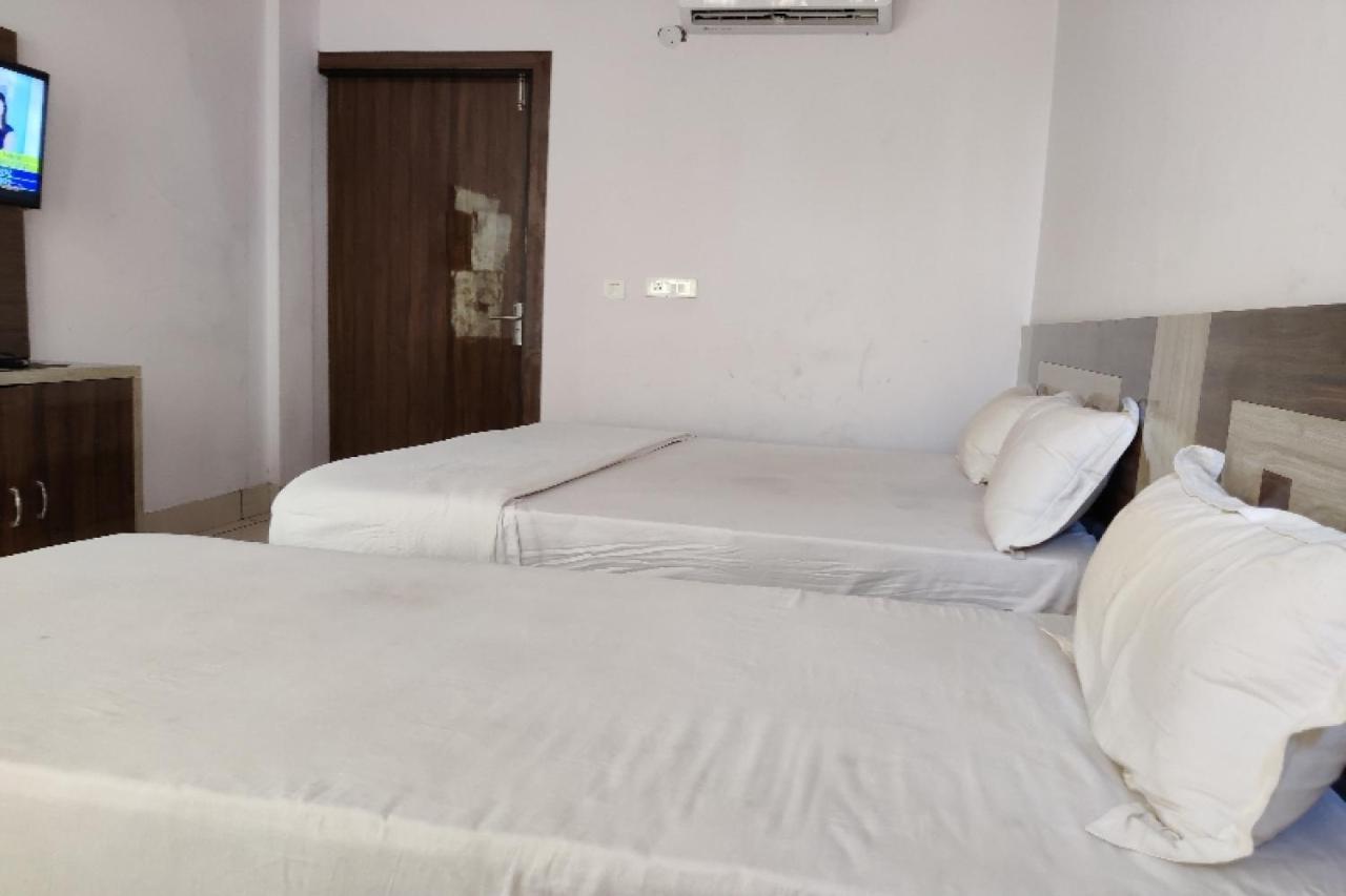Oyo Hotel Laksh Kurukshetra Exteriör bild