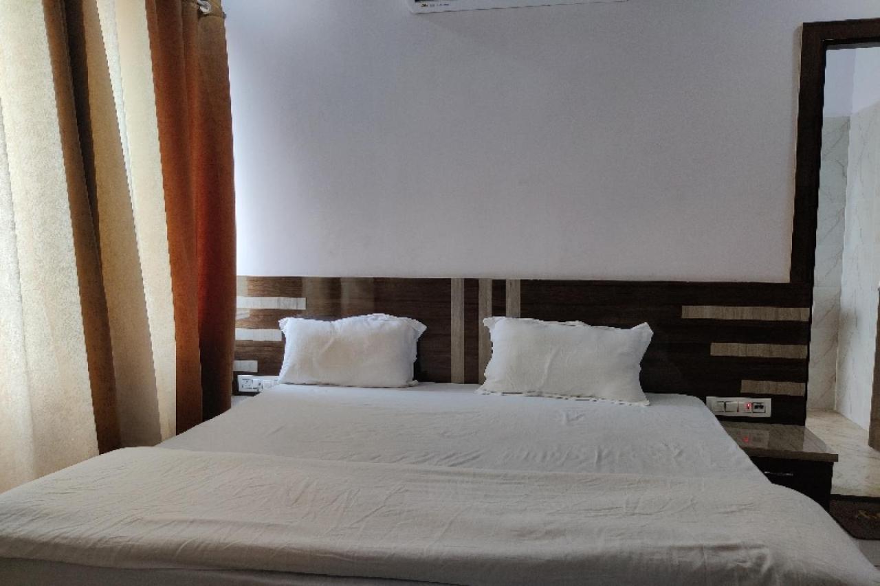 Oyo Hotel Laksh Kurukshetra Exteriör bild