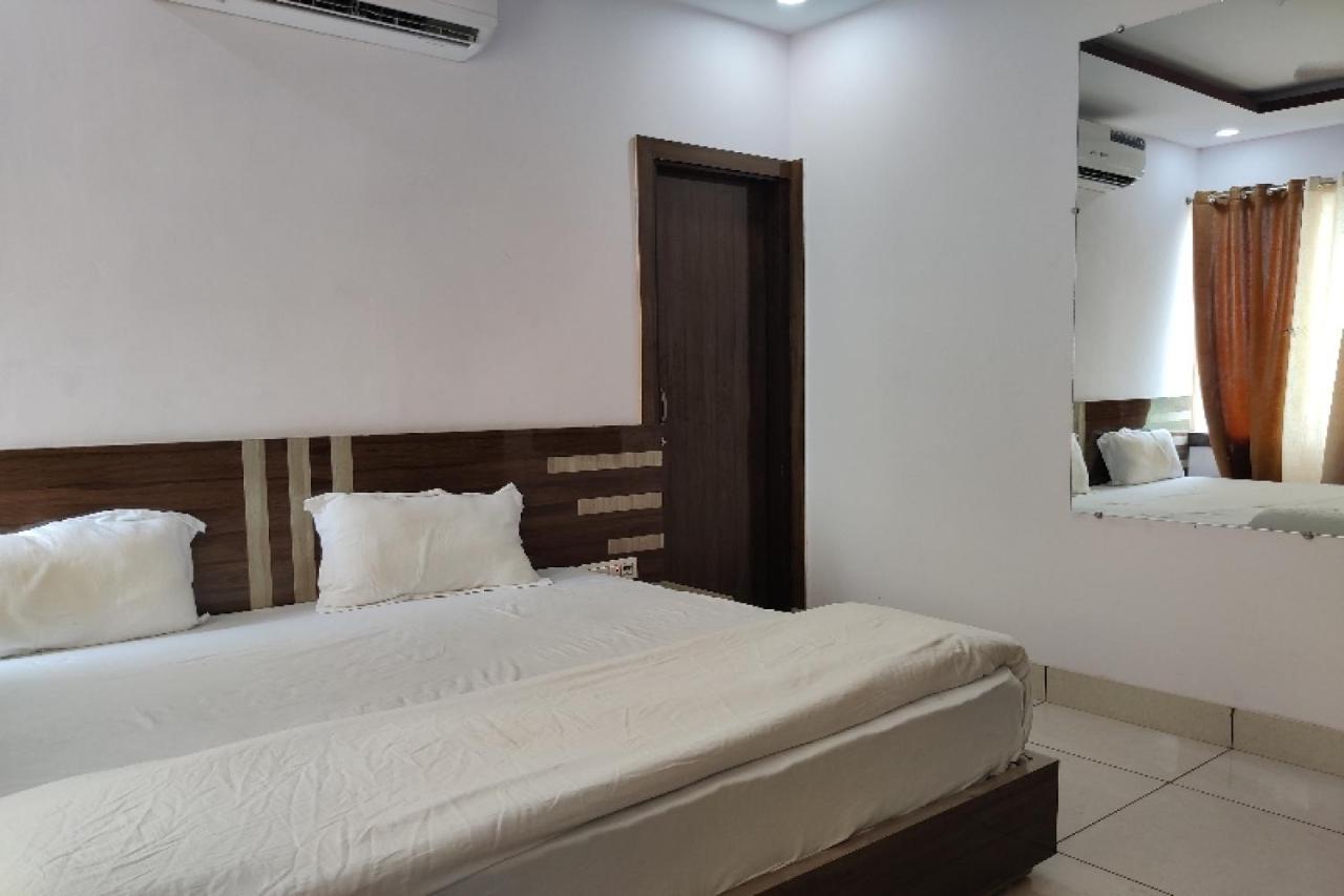 Oyo Hotel Laksh Kurukshetra Exteriör bild