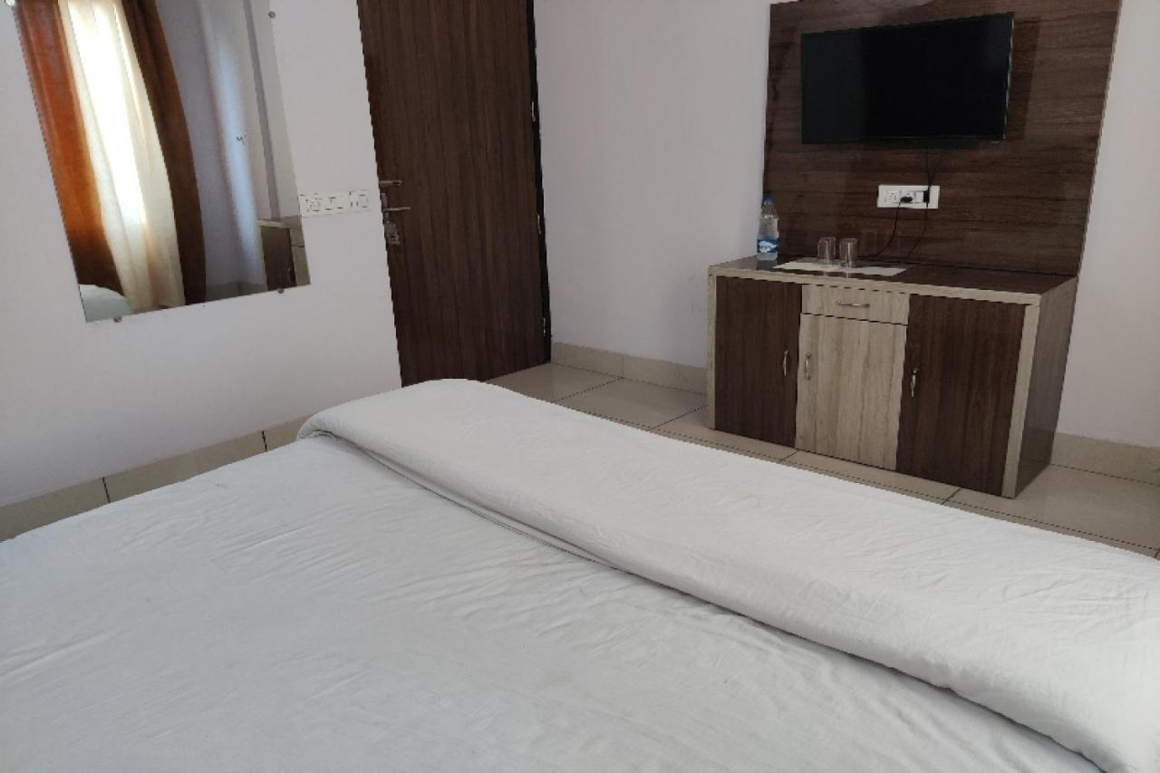 Oyo Hotel Laksh Kurukshetra Exteriör bild