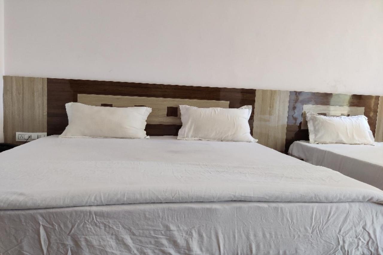 Oyo Hotel Laksh Kurukshetra Exteriör bild