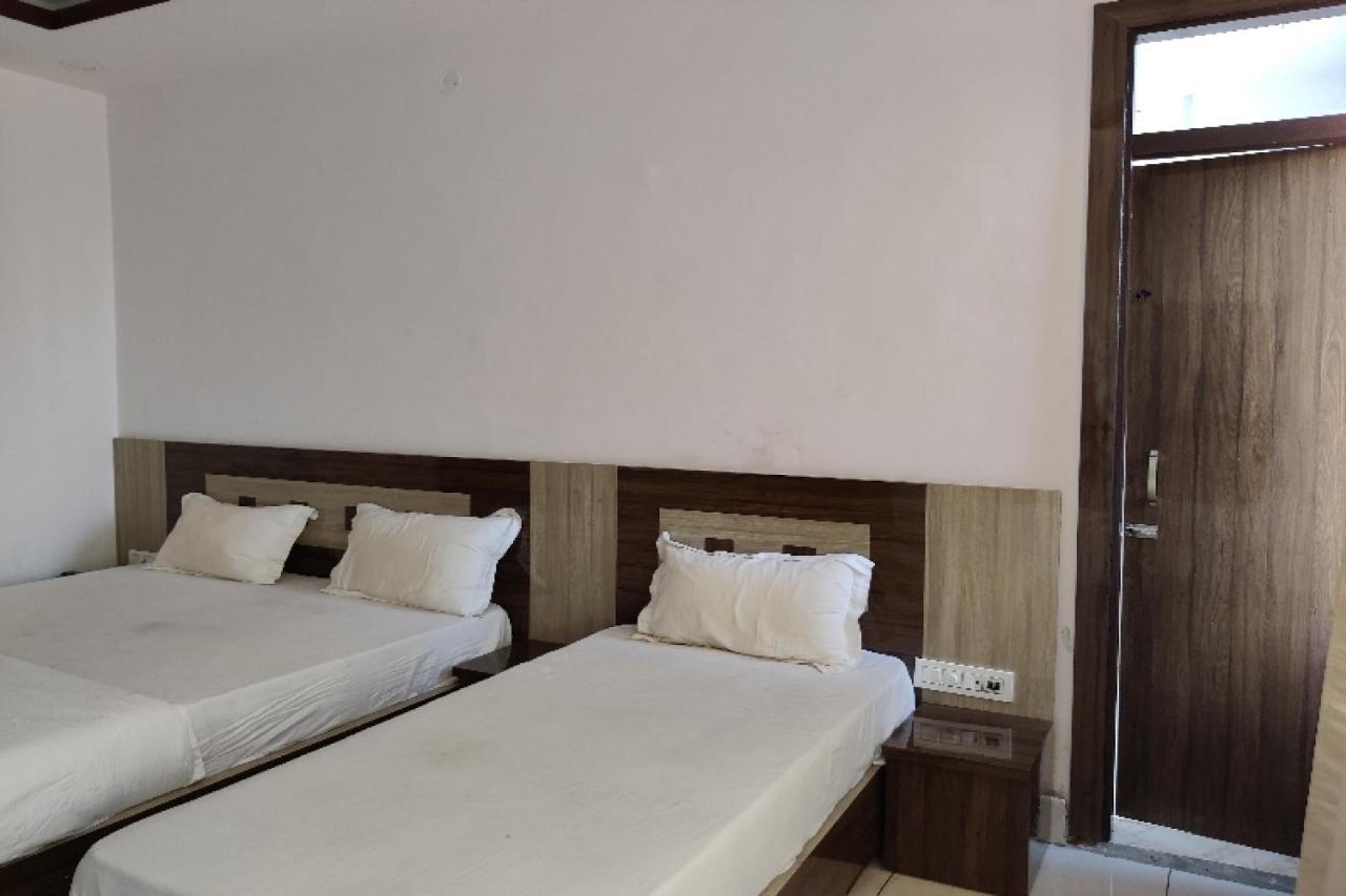 Oyo Hotel Laksh Kurukshetra Exteriör bild