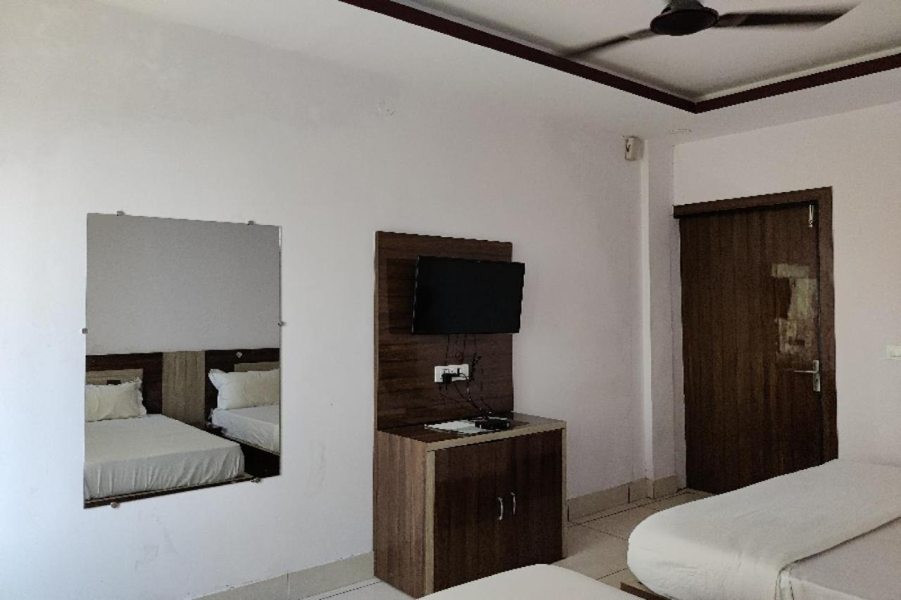 Oyo Hotel Laksh Kurukshetra Exteriör bild