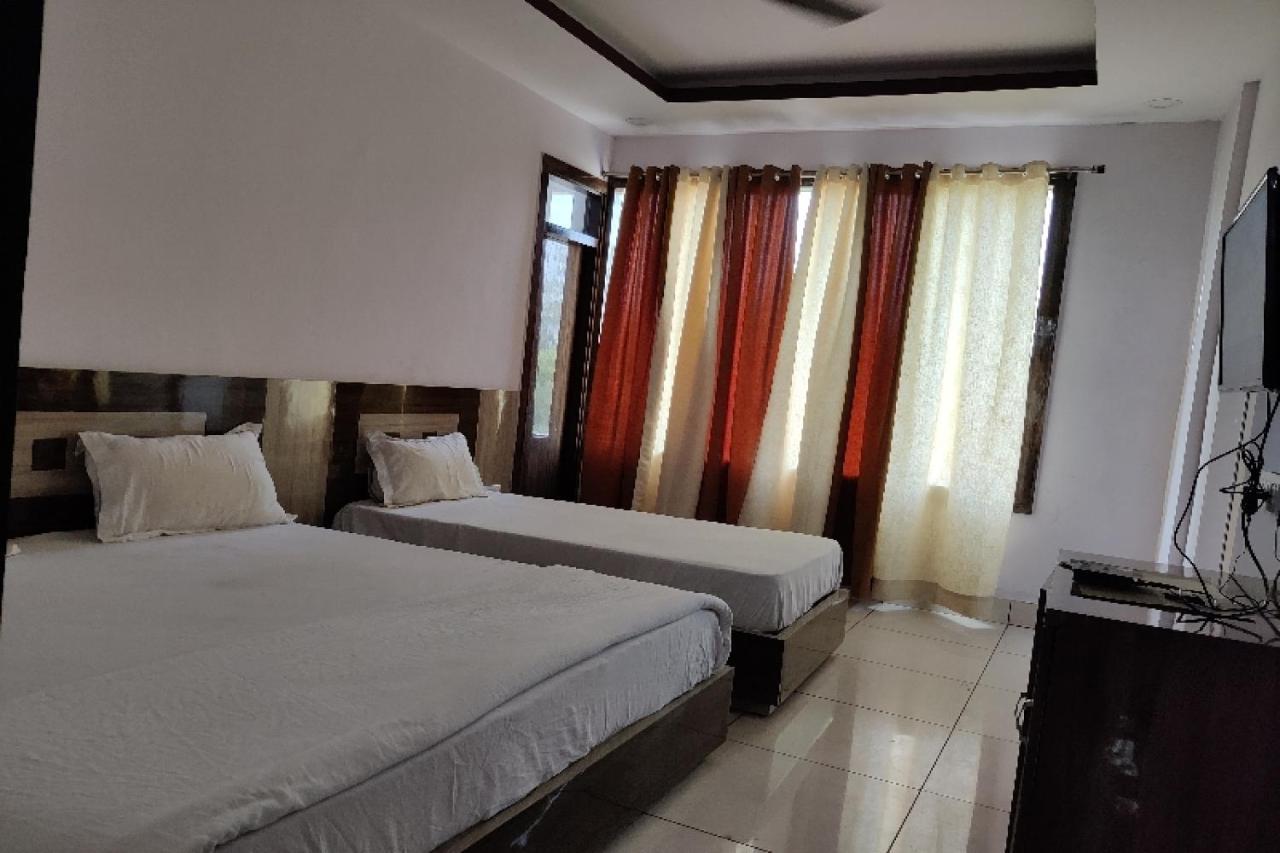 Oyo Hotel Laksh Kurukshetra Exteriör bild