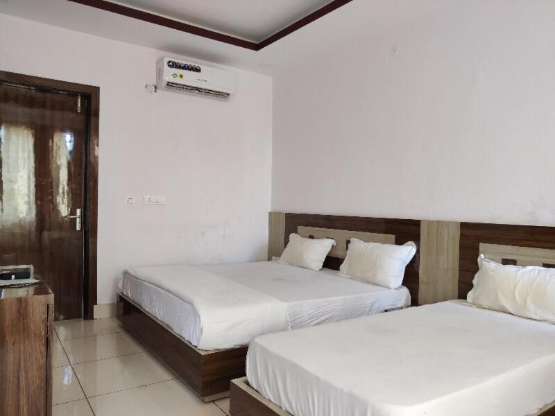 Oyo Hotel Laksh Kurukshetra Exteriör bild